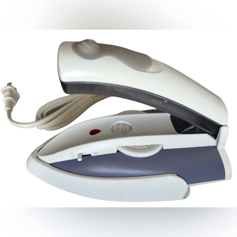 New Hamilton Beach Travel Iron and Steamer